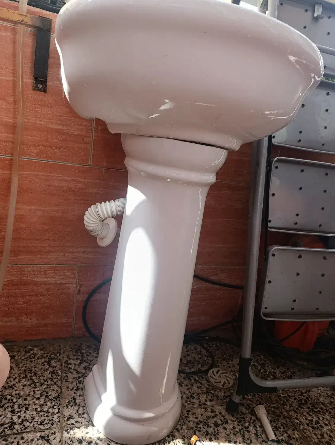 روشویی کاملا سالم در حد نو + لوله خرطومی سالم|لوازم سرویس بهداشتی|دزفول, |دیوار