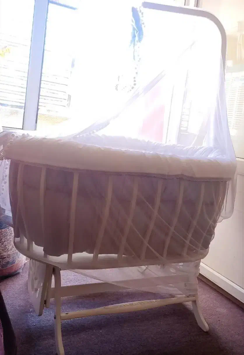 تخت کنار مادر مدل بیضی آنجل لند|تخت و صندلی بچه|صدرا-فارس, باغشهر گلبهار صدرا|دیوار