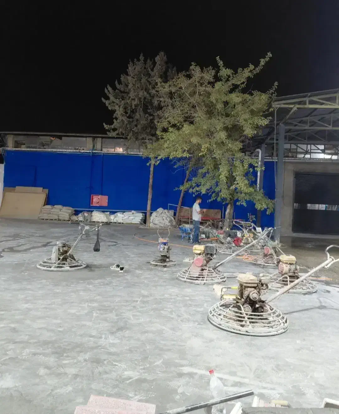 بتن ریزی با خلاطه و سیقل|خدمات پیشه و مهارت|لوشان, |دیوار