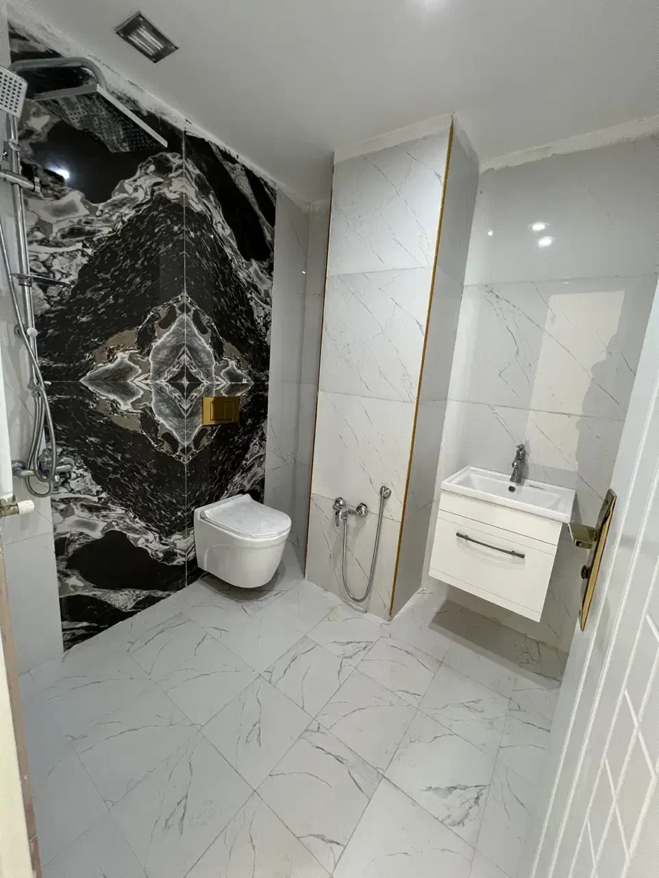 واحد ۱۳۵ متری دو‌نبش دلباز و خوش‌نور / بلوار جلال|فروش آپارتمان|مشهد, آزادشهر|دیوار