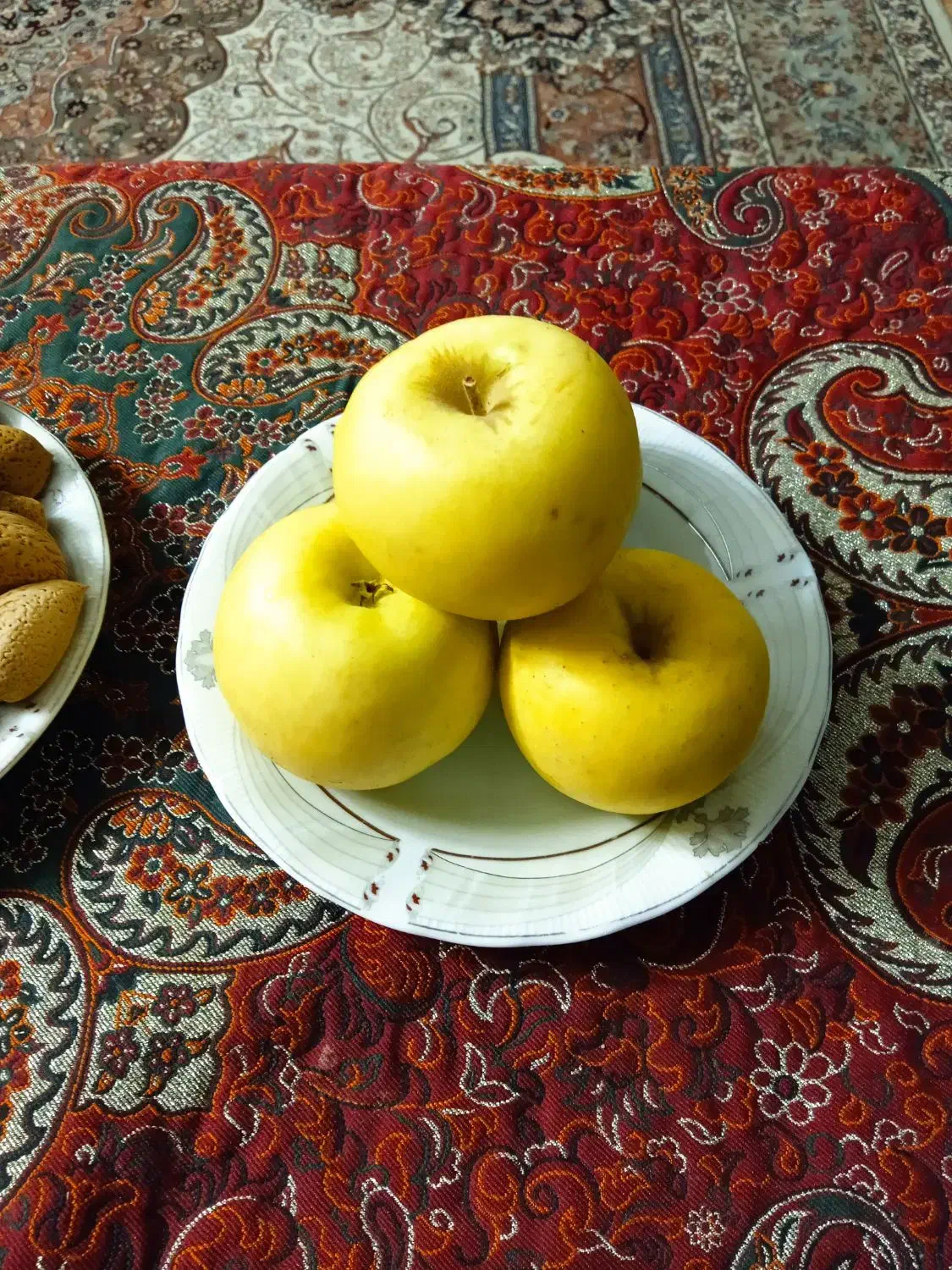 سیب و بادام مرغوب و ارگانیک|خوردنی و آشامیدنی|شیراز, شهرک گلدشت حافظ‎|دیوار
