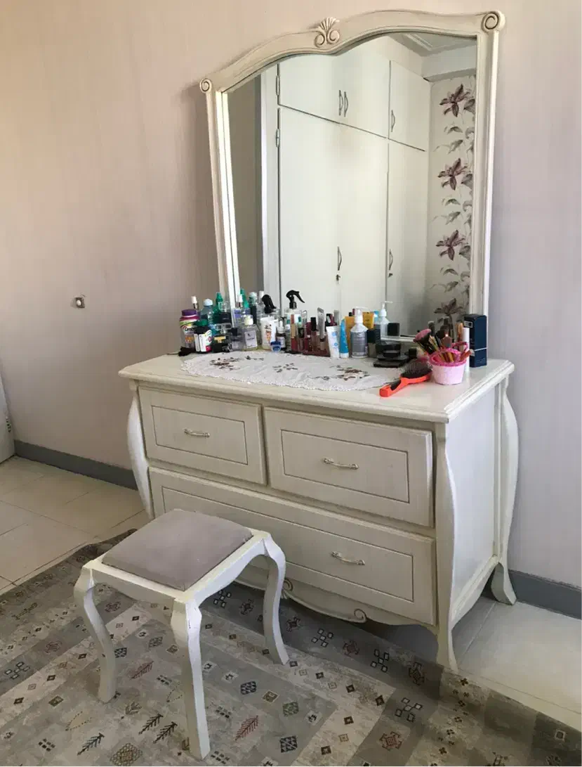 سرویس خواب تخت دونفره جنس چوب گردو|تخت و سرویس خواب|شیراز, زرهی|دیوار