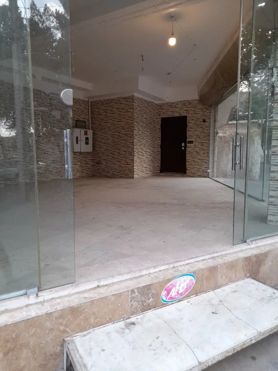 مغازه تجاری خ امام بلوار زینبیه|اجارهٔ مغازه و غرفه|قم, پشت انبار نفت|دیوار