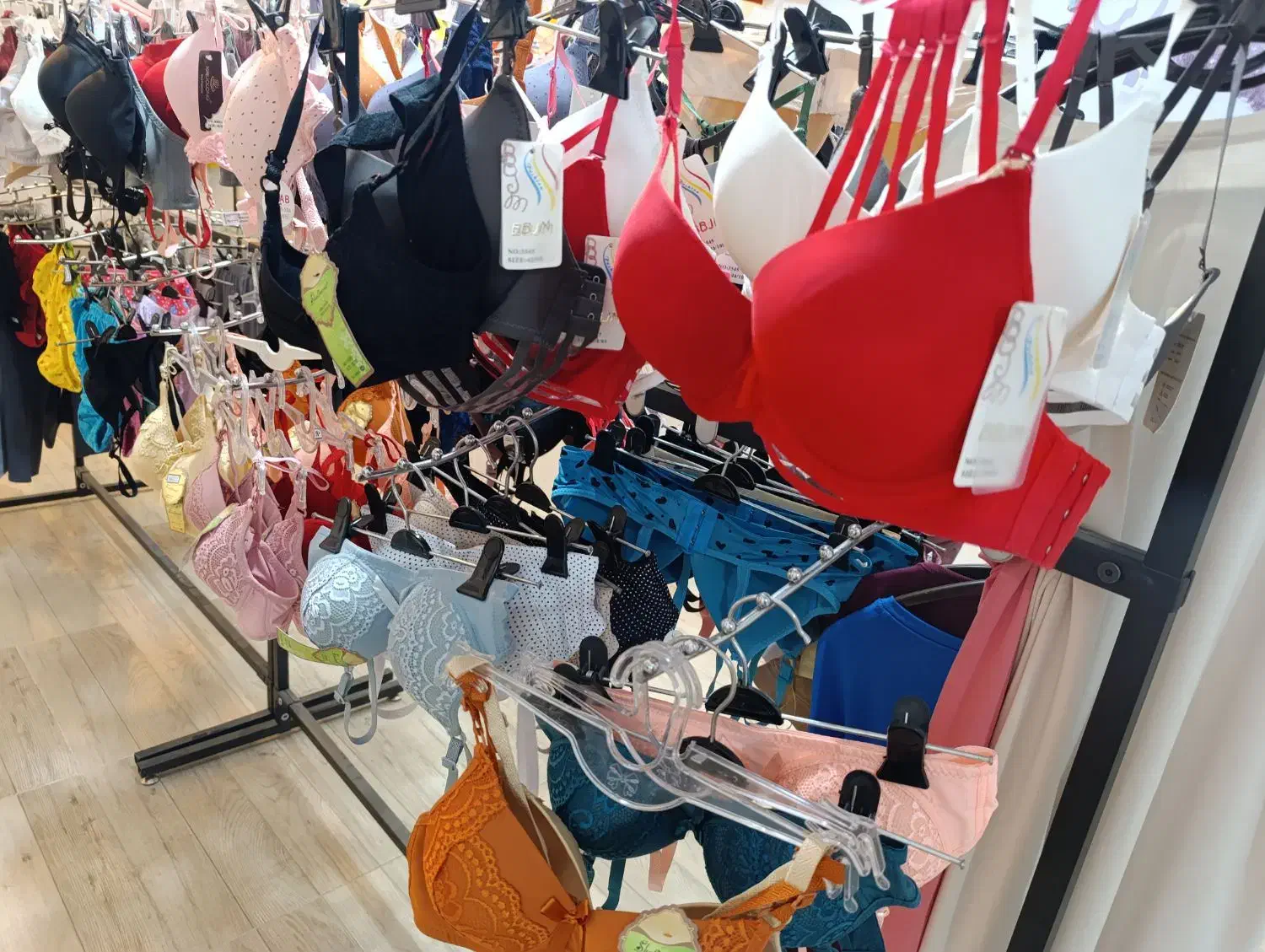 لباس زیر|لباس|سبزوار, امیر کبیر|دیوار