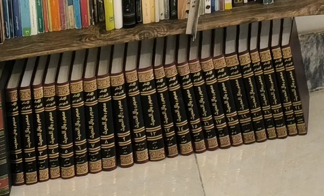 کتاب های لسان العرب ۶جلدی کامل در حد نو ،|کتاب و مجله مذهبی|قم, چهار مردان|دیوار
