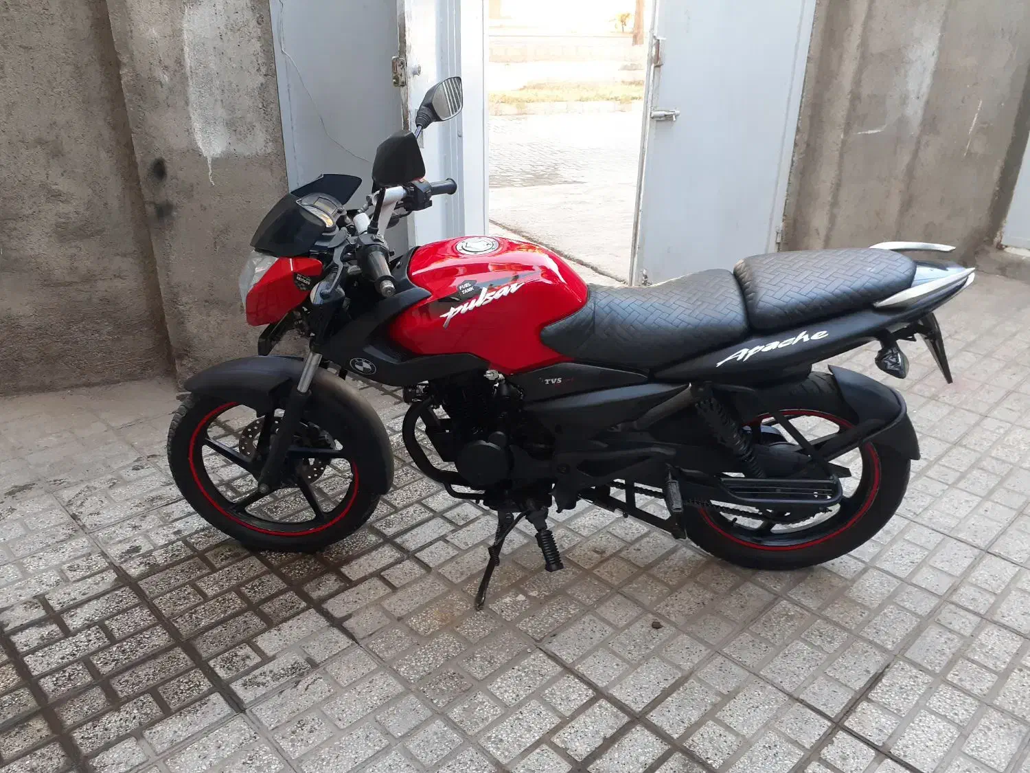 باجاج|موتورسیکلت|تربت جام, مولانا|دیوار