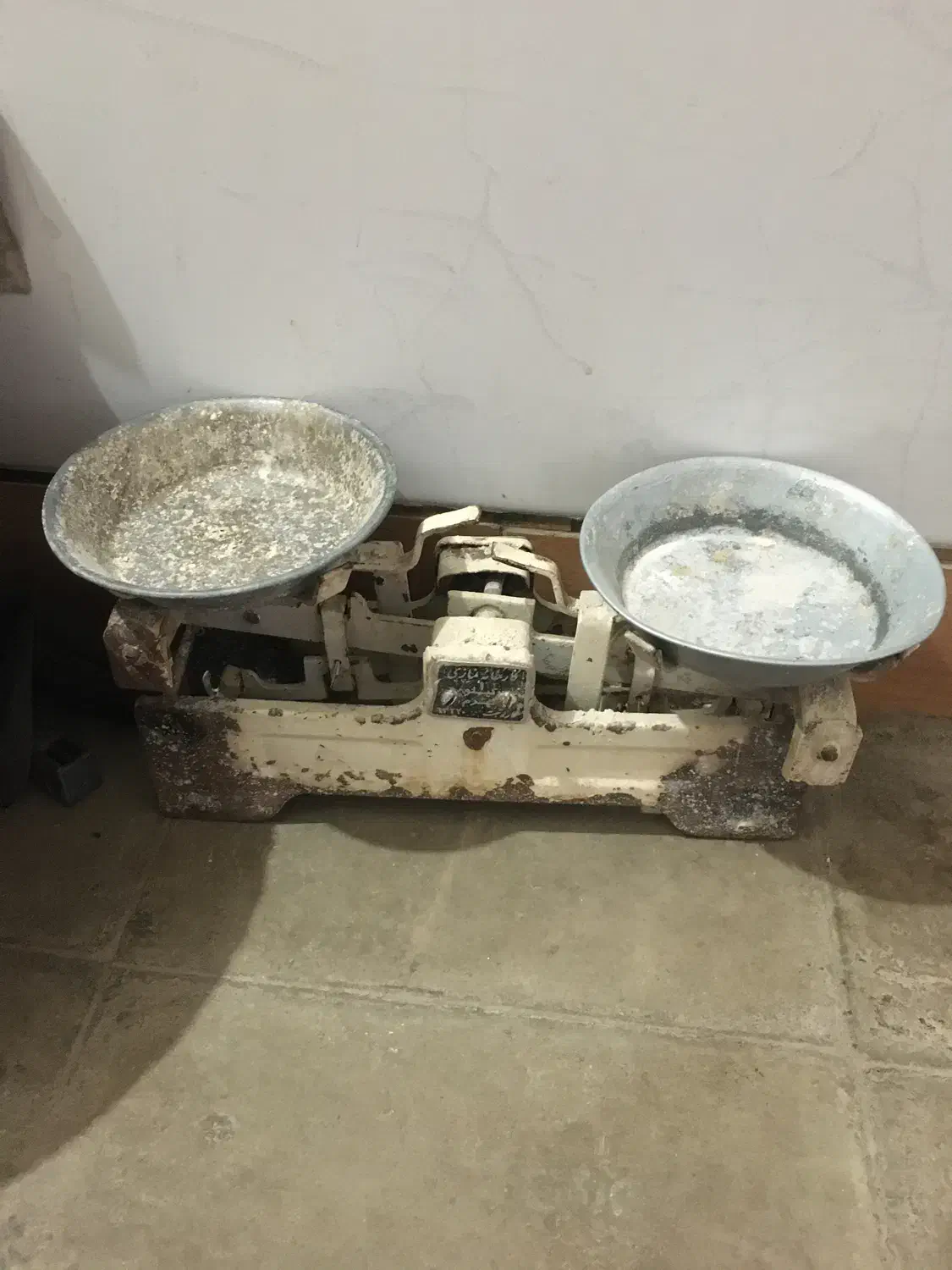 ترازو|کلکسیون اشیاء عتیقه|کرمان, |دیوار