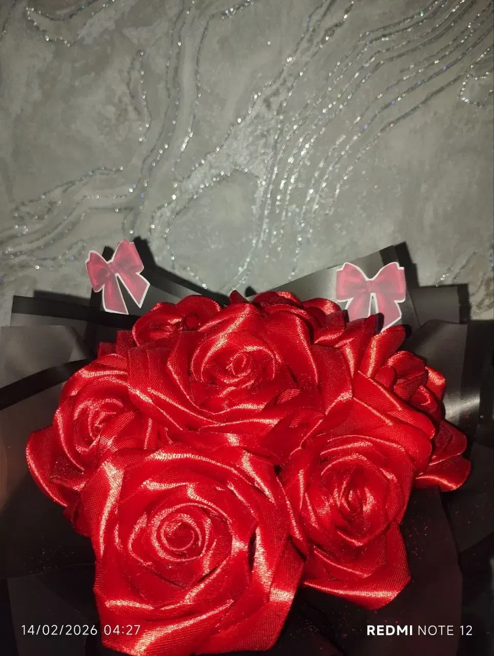 گل رز ربانی|گل مصنوعی|رباط‌کریم, رباط‌کریم|دیوار