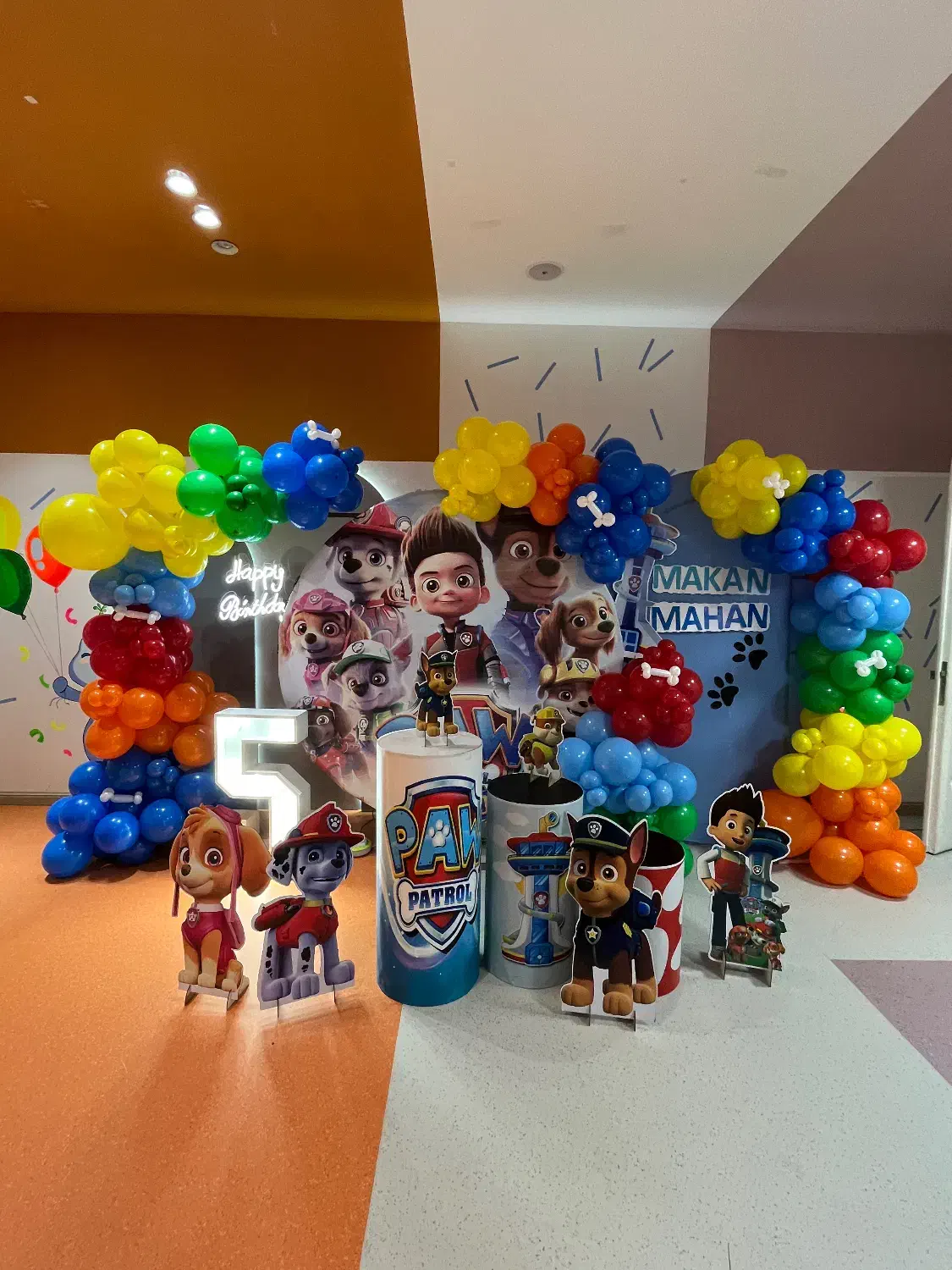 بادکنک آرایی جشن تولد و گل آرایی و تجهیزات مراسم|خدمات پذیرایی، مراسم|تهران, پاسداران|دیوار