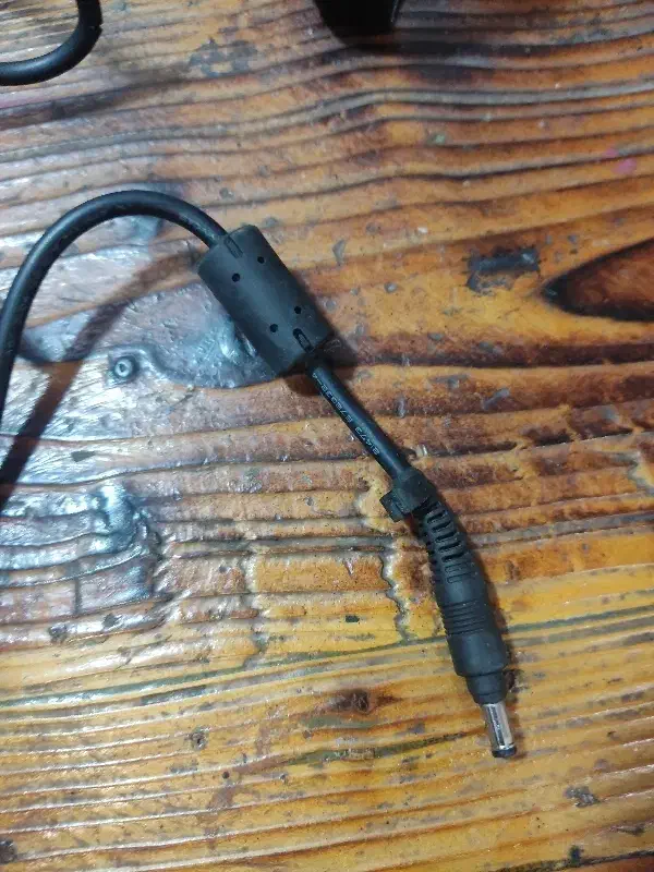 آداپتور 19/5v|قطعات و لوازم جانبی رایانه|مشهد, شاهد (شهرک غرب)|دیوار