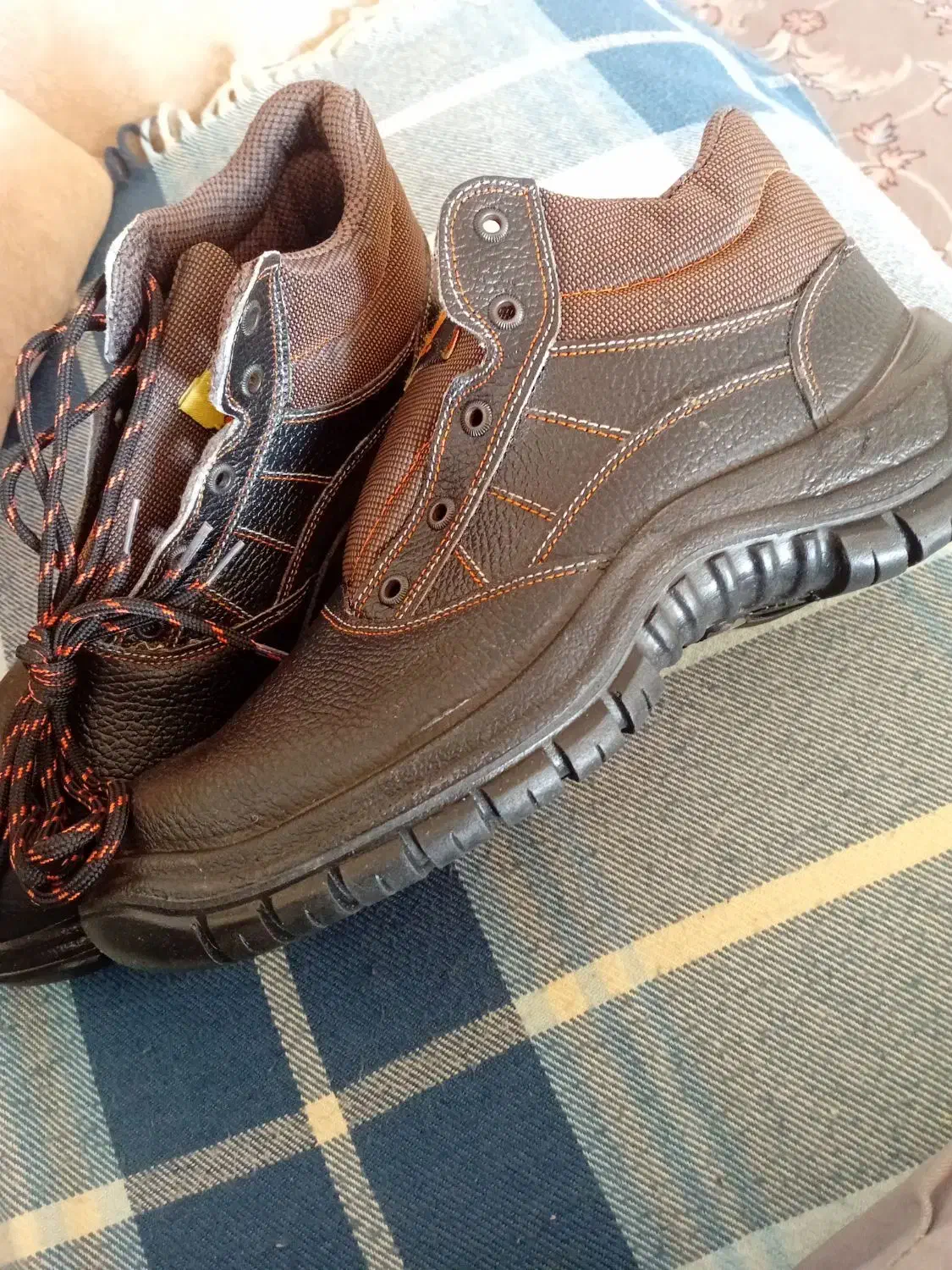 کفش نو|کیف، کفش، کمربند|کاشان, شهرک انقلاب|دیوار