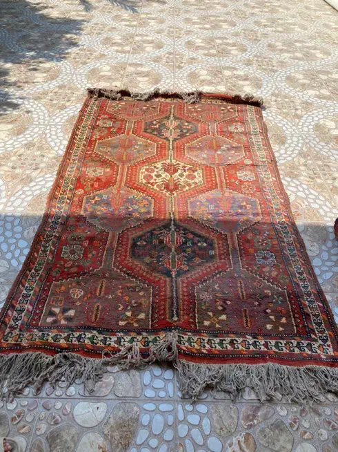 ۶ عدد فرش دستباف قدیمی سالم|فرش|لار, |دیوار