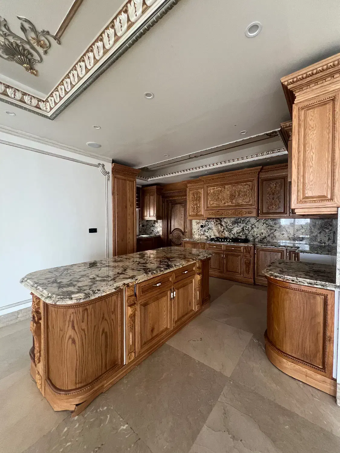 اپارتمان۳۳۰متر۴خواب نیاوران۱۵۰متر حیاط اختصاصی