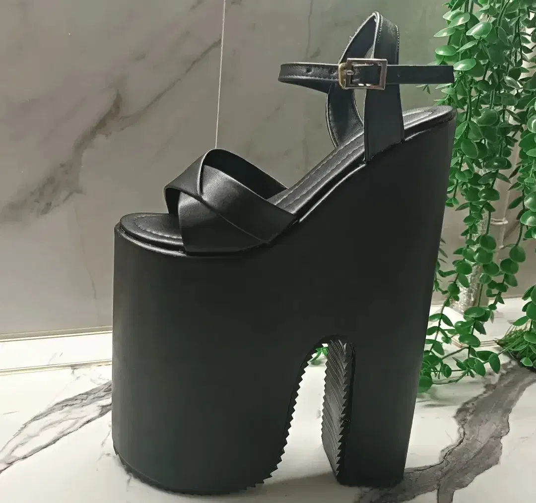 کفش پاشنه بلند|کیف، کفش، کمربند|سلماس, |دیوار