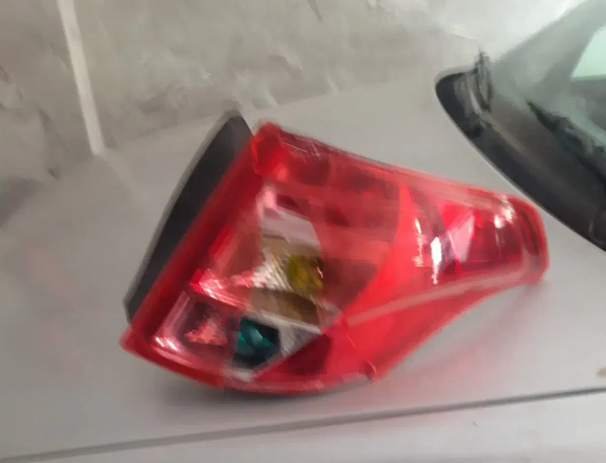 چراغ عقب بسترن|قطعات یدکی و لوازم جانبی|قم, حاج خلیل|دیوار