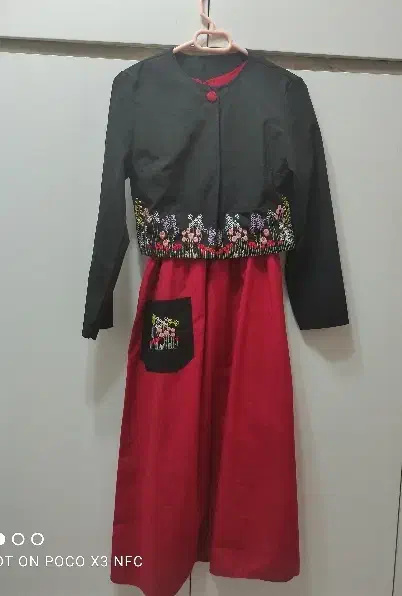 لباس بلند|لباس|ابریشم, |دیوار