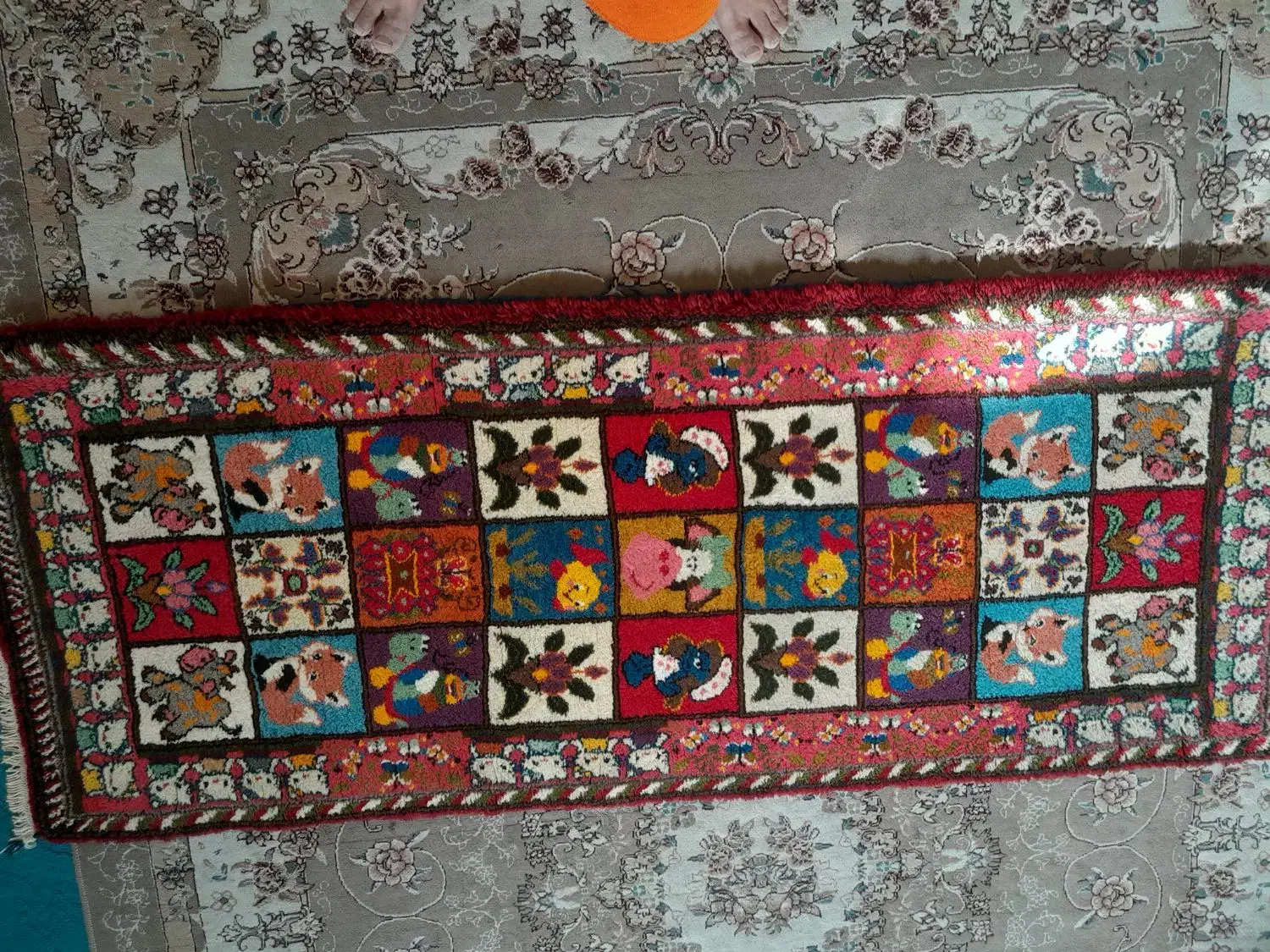 قالی دستباف گارگاه خومه نخ ابریشم تابلو سفید چوقا|فرش|شهرکرد, |دیوار