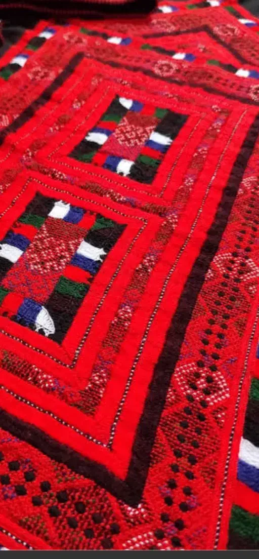 دوزنده هستم|لباس|بزمان, |دیوار