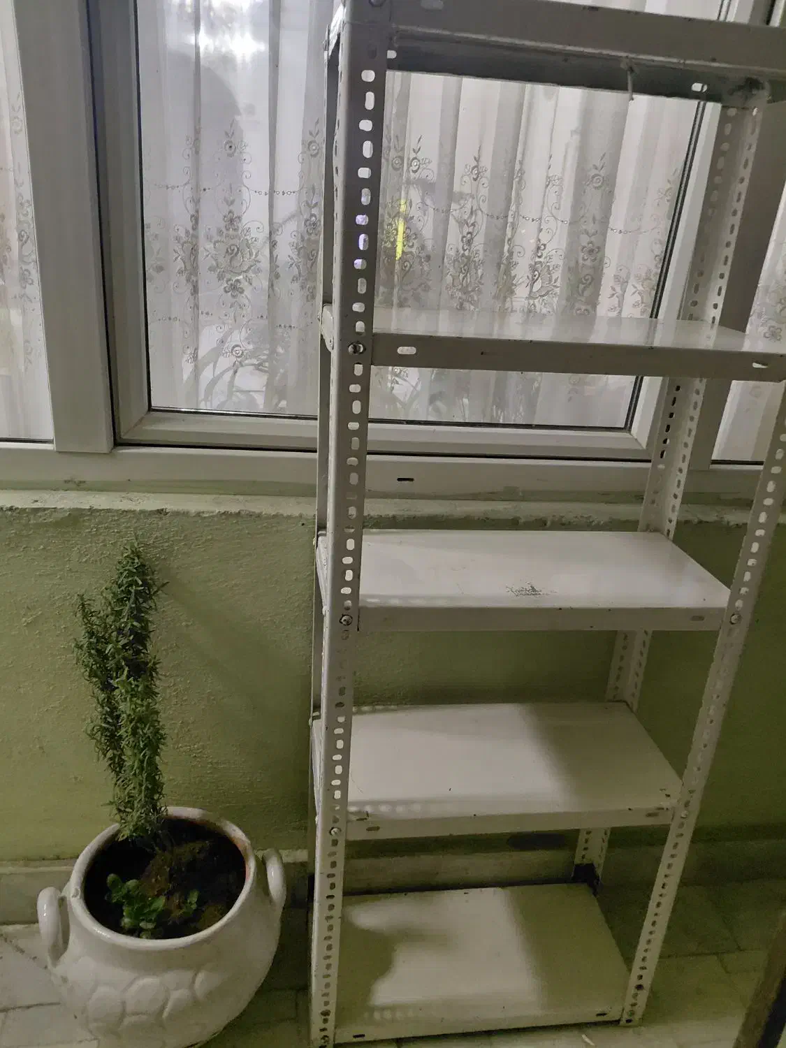 قفسه ی فلزی پنج طبقه سفید رنگ|کتابخانه، شلف، قفسههای دیواری|بناب, |دیوار