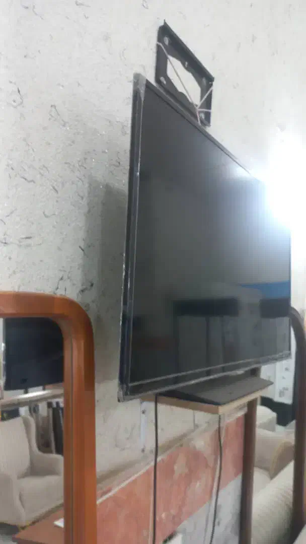 تلوزیون سامسونگ ۴۰اینچ|تلویزیون و پروژکتور|هشتگرد, شهرک راه آهن|دیوار