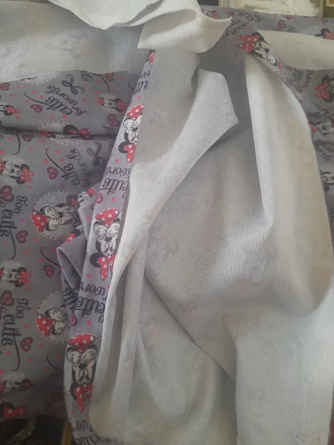 کفش بچگانه و۲ متر پارچه در هرسین|کفش و لباس بچه|هرسین, |دیوار