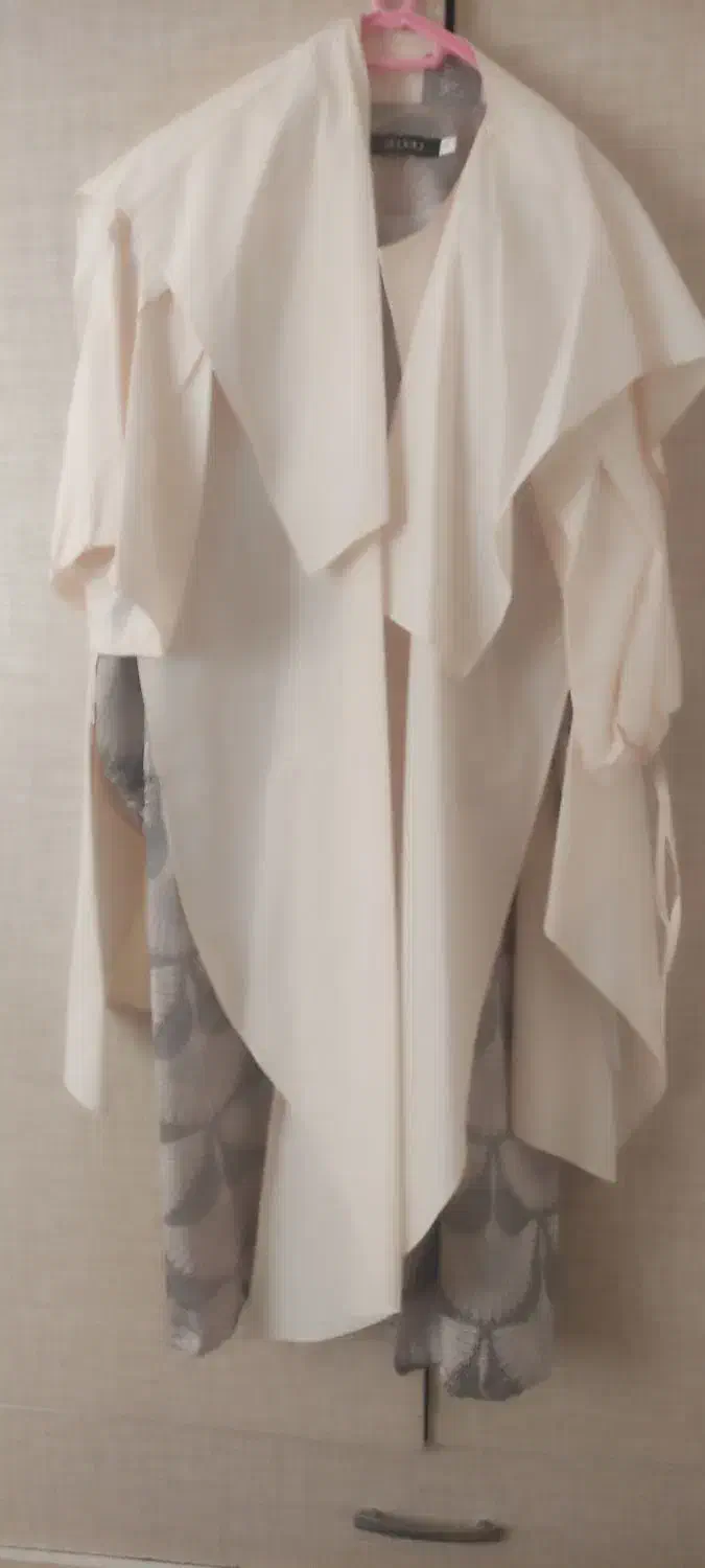 بارونی فوق العاده زیبا و شیک  پاییز|لباس|پرند, فاز ۴|دیوار