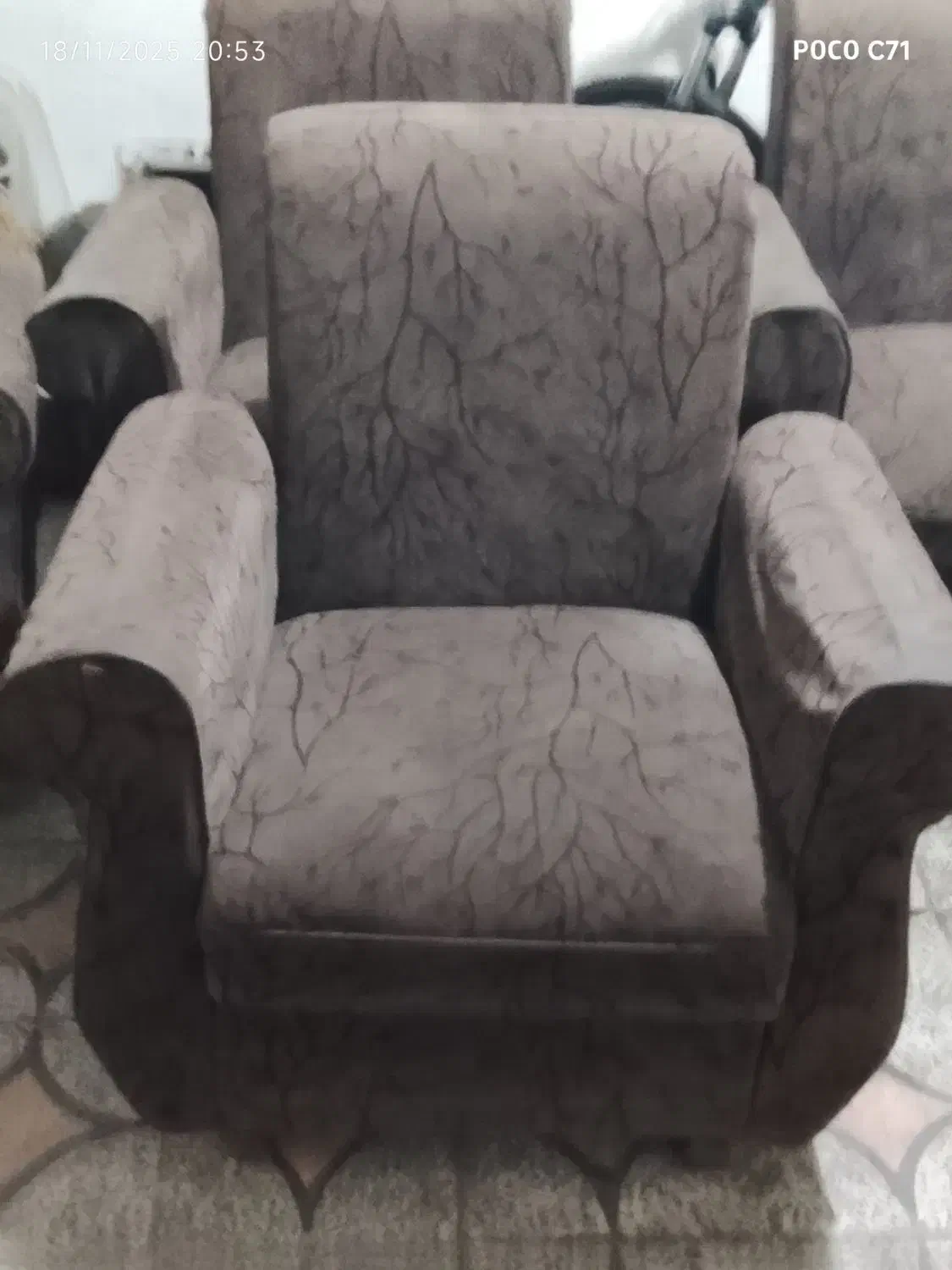 مبل سالم به علت کمبود جا|مبلمان خانگی و میز عسلی|رشت, جهاد|دیوار