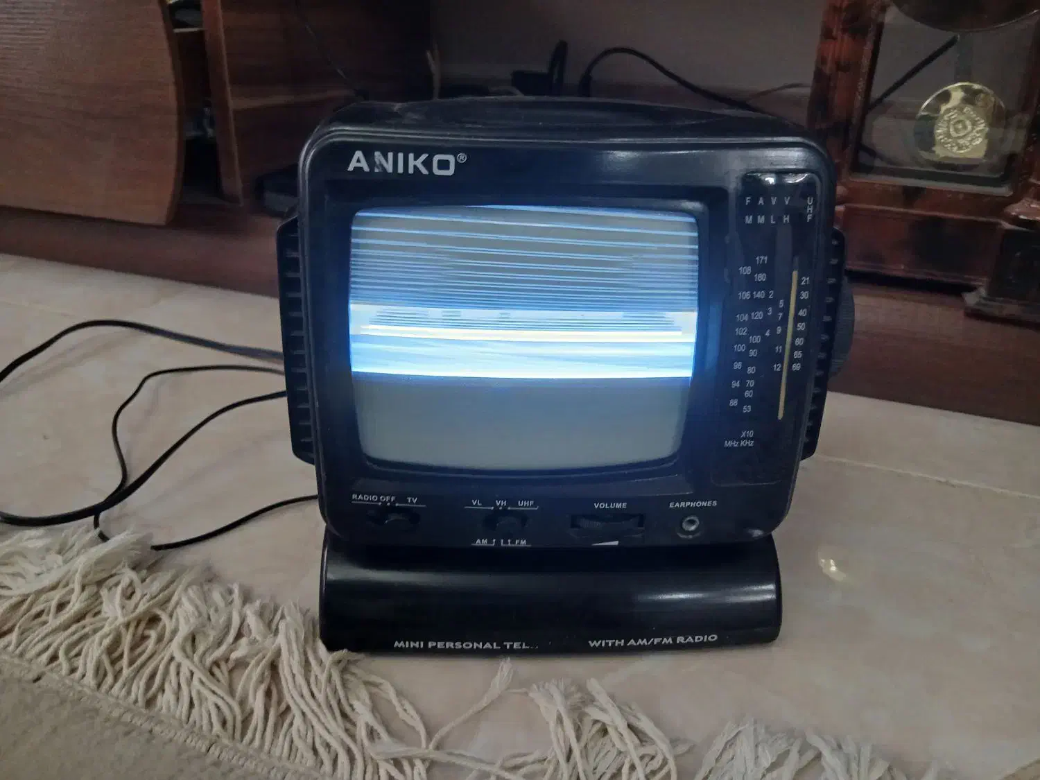 تلویزیون نوستالژی|کلکسیون اشیاء عتیقه|قم, انسجام|دیوار