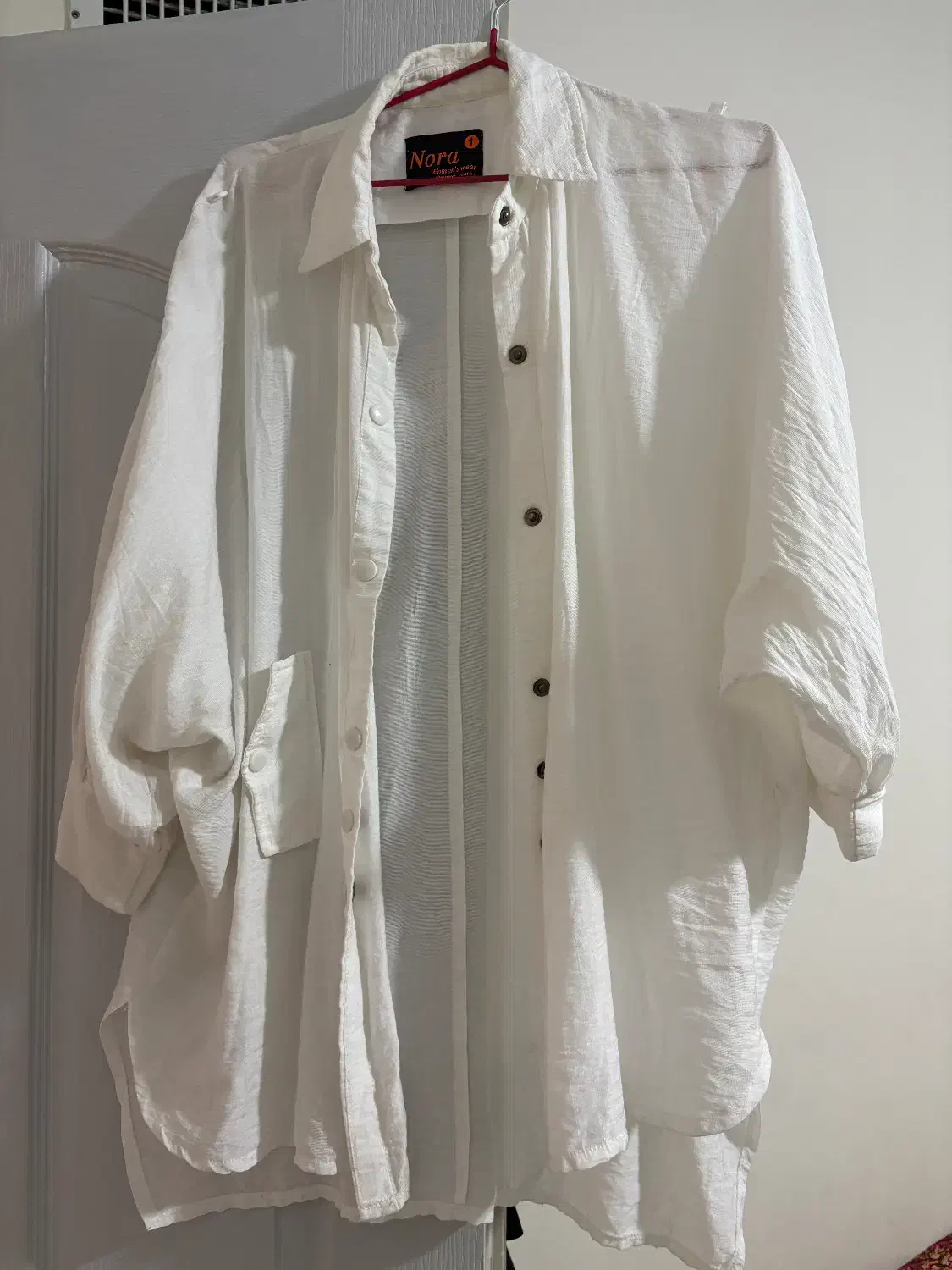 مانتو و یک عدد کیف|لباس|فردیس, منظریه|دیوار