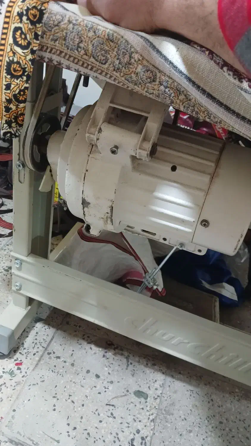 خیا|چرخ خیاطی و ریسندگی|عنبران, |دیوار