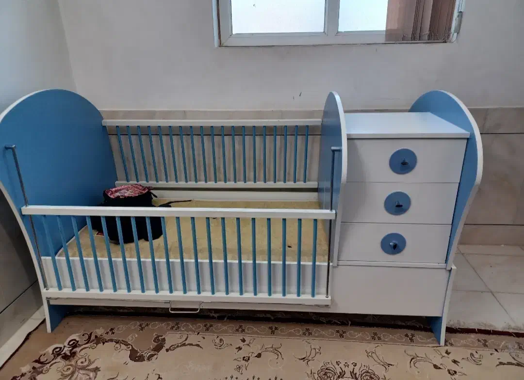 تخت و کمد در حد نو تمیز|تخت و سرویس خواب|آباده, |دیوار