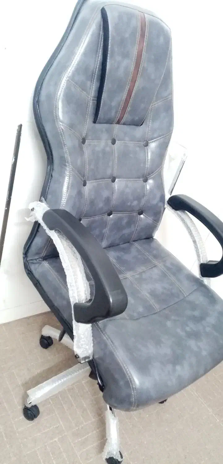 صندلی کارمندی نو|صندلی و نیمکت|یزد, |دیوار