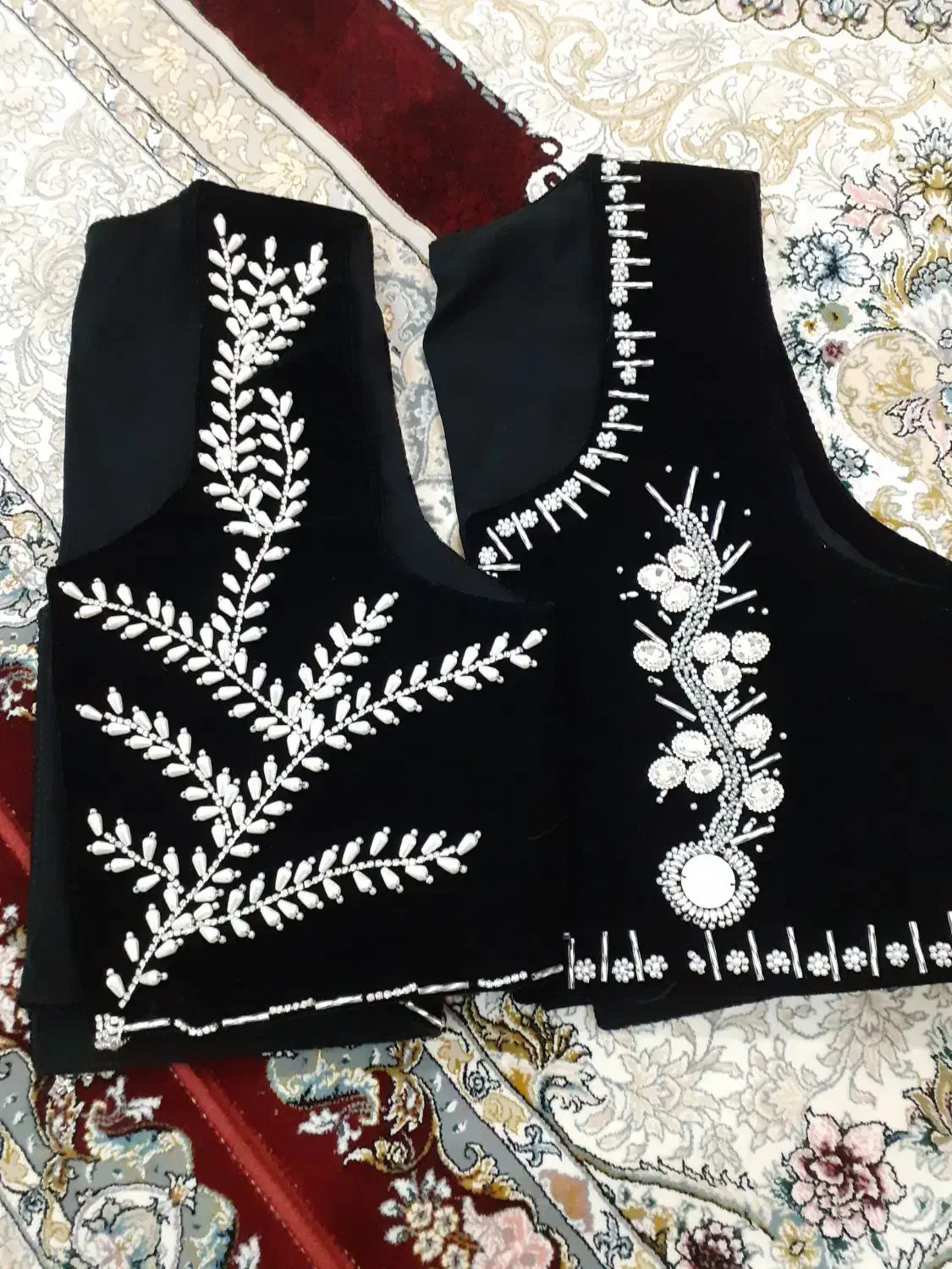 جلیقه|لباس|سنندج, |دیوار