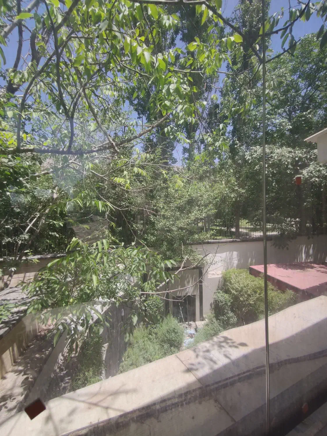 ۱۲۰۰ متر ویلا با دسترسی آسان