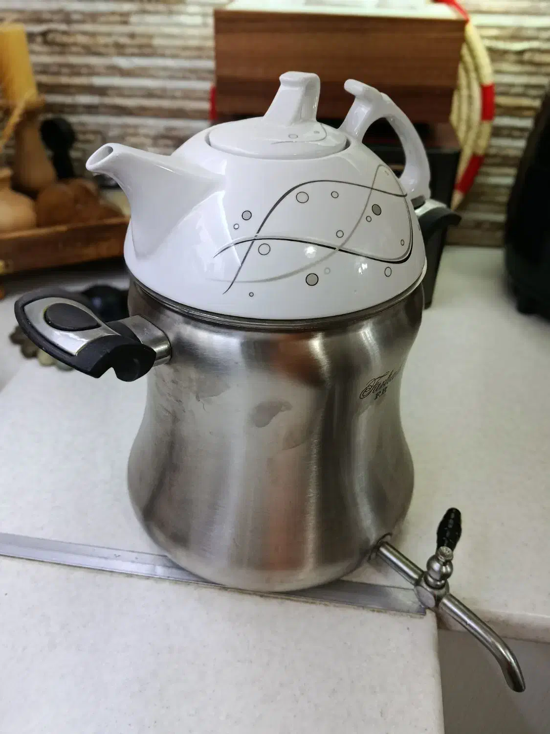 قوری و کتری|قوری، کتری، قهوهساز دستی|اندیشه, اندیشه فاز ۱|دیوار