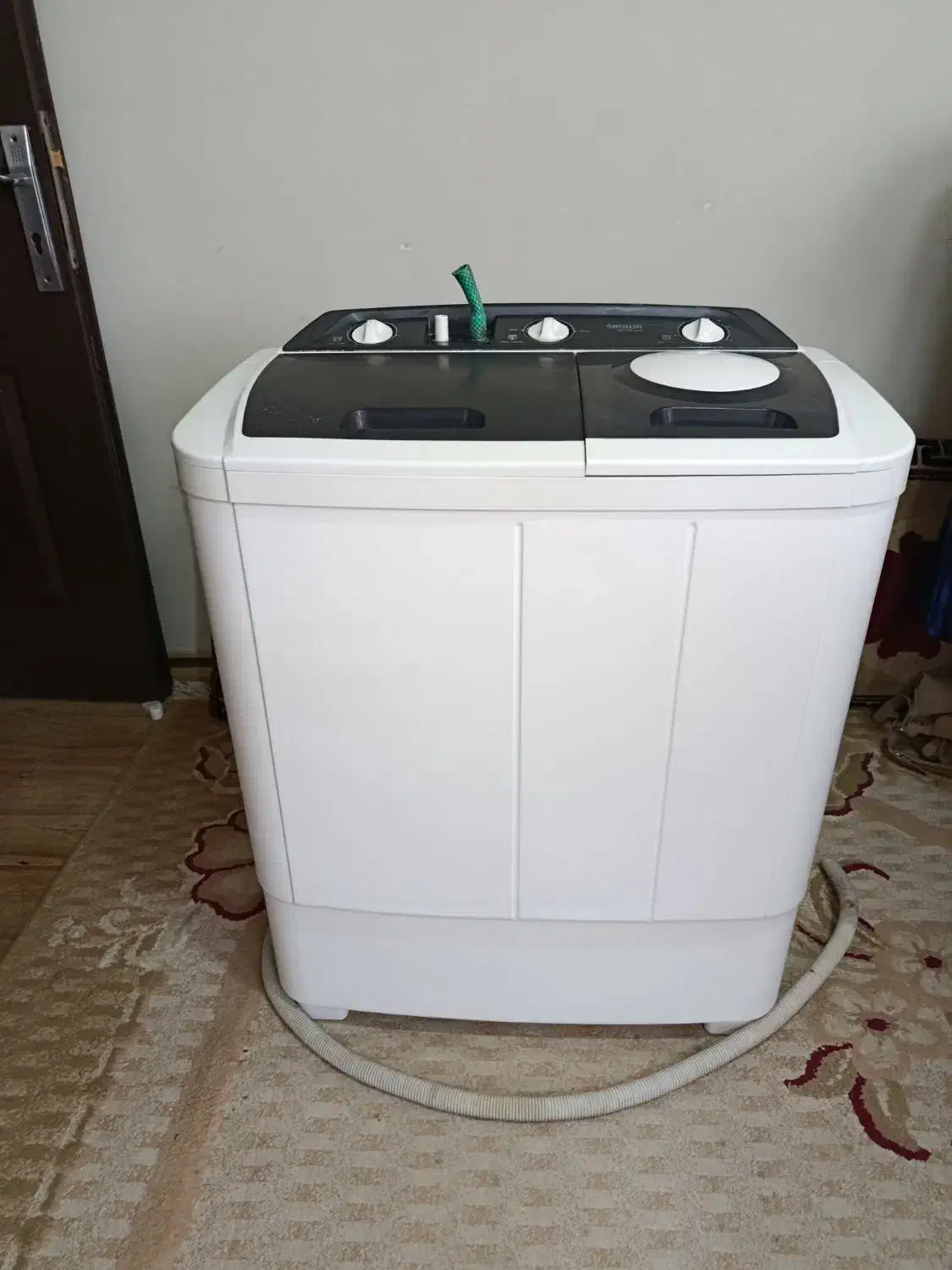 لباسشویی|ماشین لباسشویی و خشک‌کن لباس|صدرا-فارس, فاز ۱|دیوار