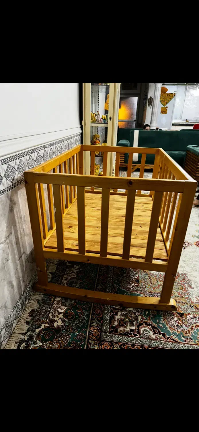 تخت با چوب نراد روس اصل سفارشی ساخت|اسباب و اثاث بچه|گرگان, |دیوار