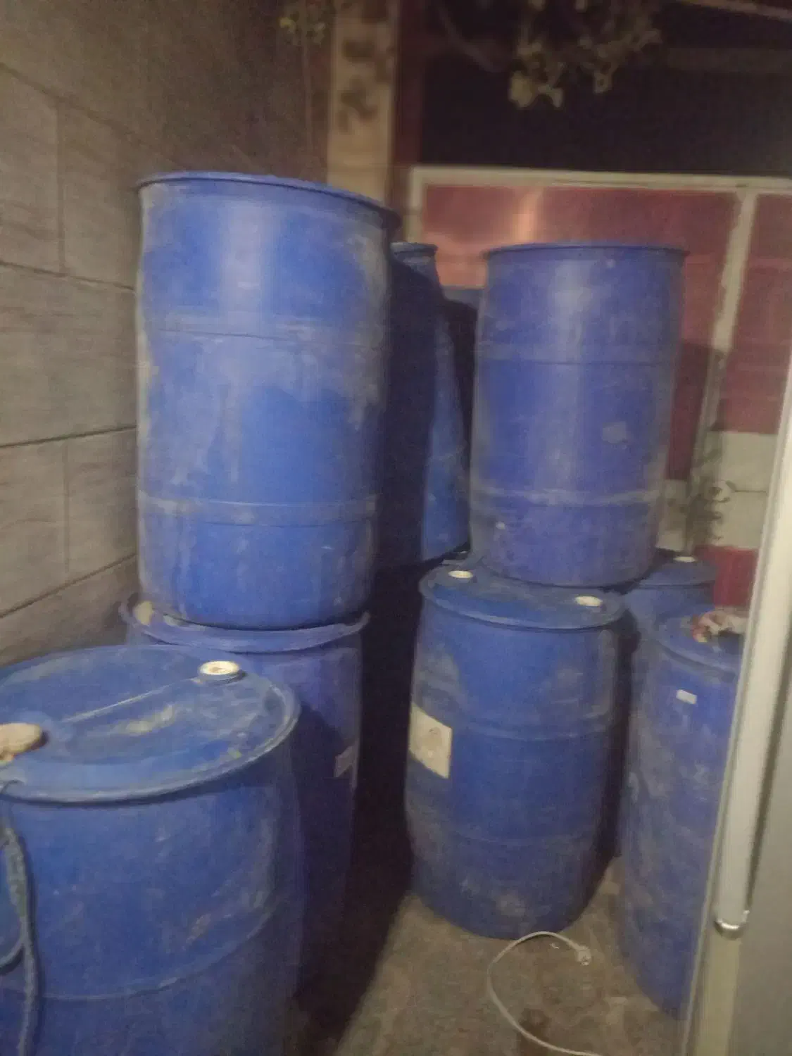 بشکه پلاستیکی‌۲۲۰لیتری‌و۱۶۰و۶۰‌لیتری‌|مصالح و تجهیزات ساختمان|درمیان, |دیوار