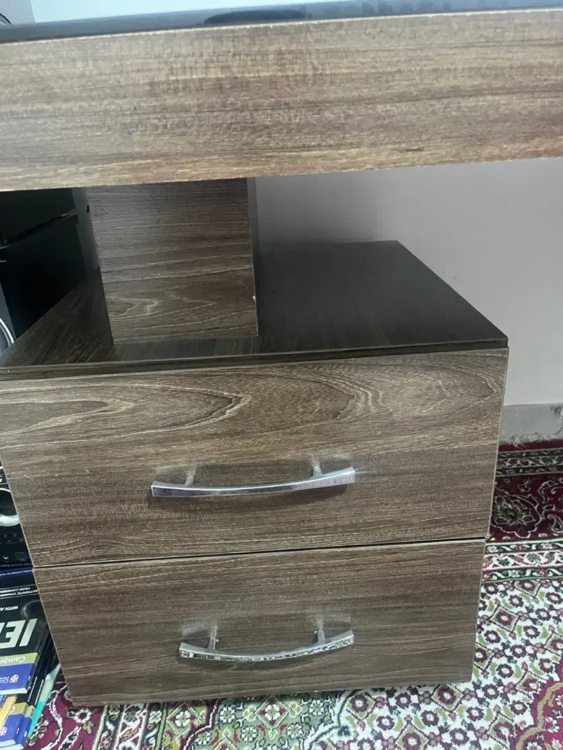 میز تحریر و کامپیوتر|میز تحریر و کامپیوتر|شهرکرد, |دیوار