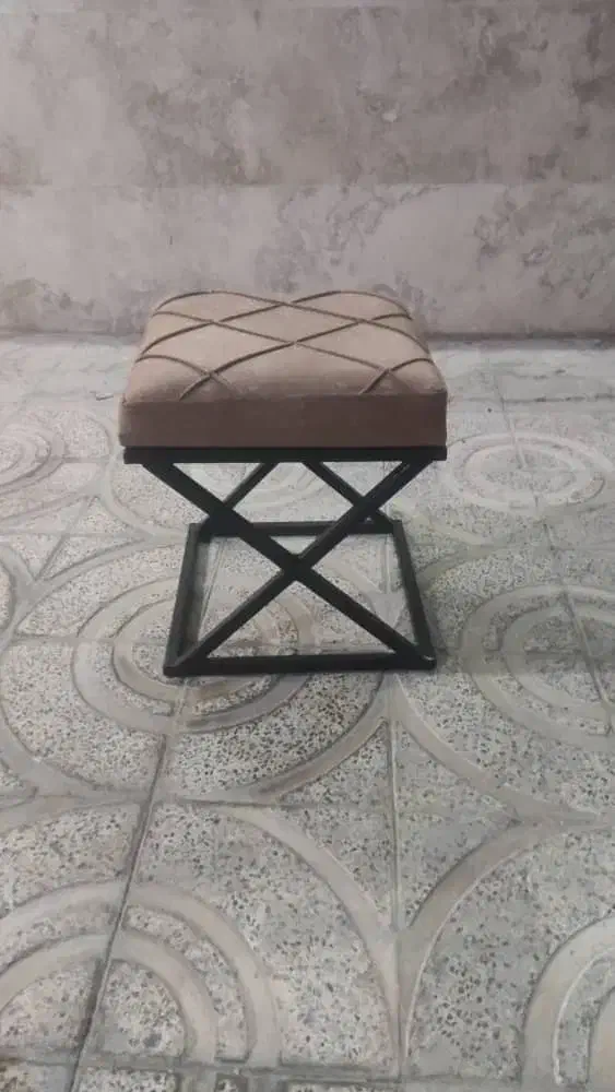 صندلی|صندلی و نیمکت|صدرا-فارس, فاز ۱|دیوار