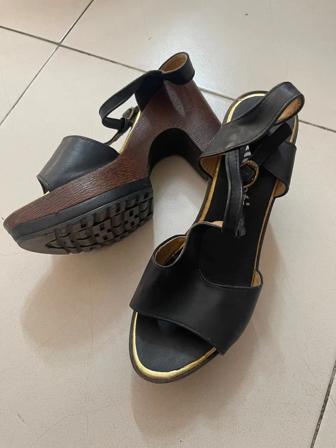 آگهی فروش صندل پاشنه طرح‌چوبی|کیف، کفش، کمربند|پرند, فاز ۰|دیوار