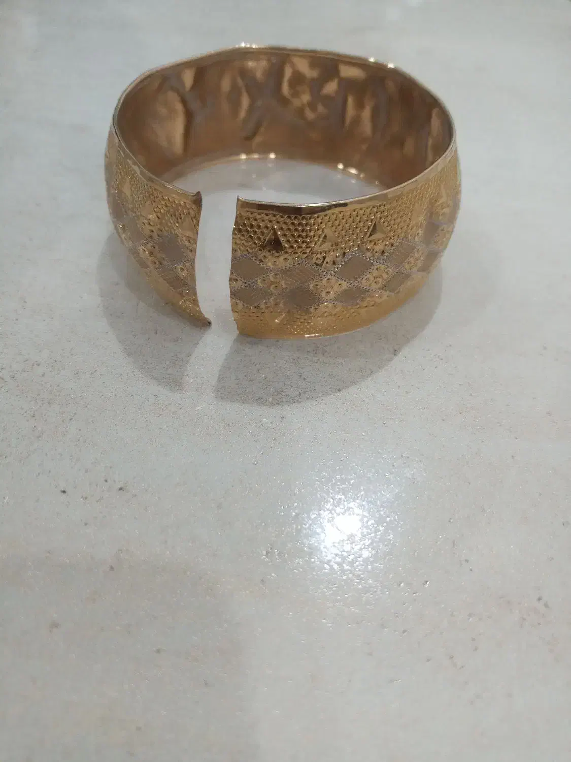 طلای ۱۸عیار ۱۵۰ بالای تابلو|جواهرات|الوند, |دیوار