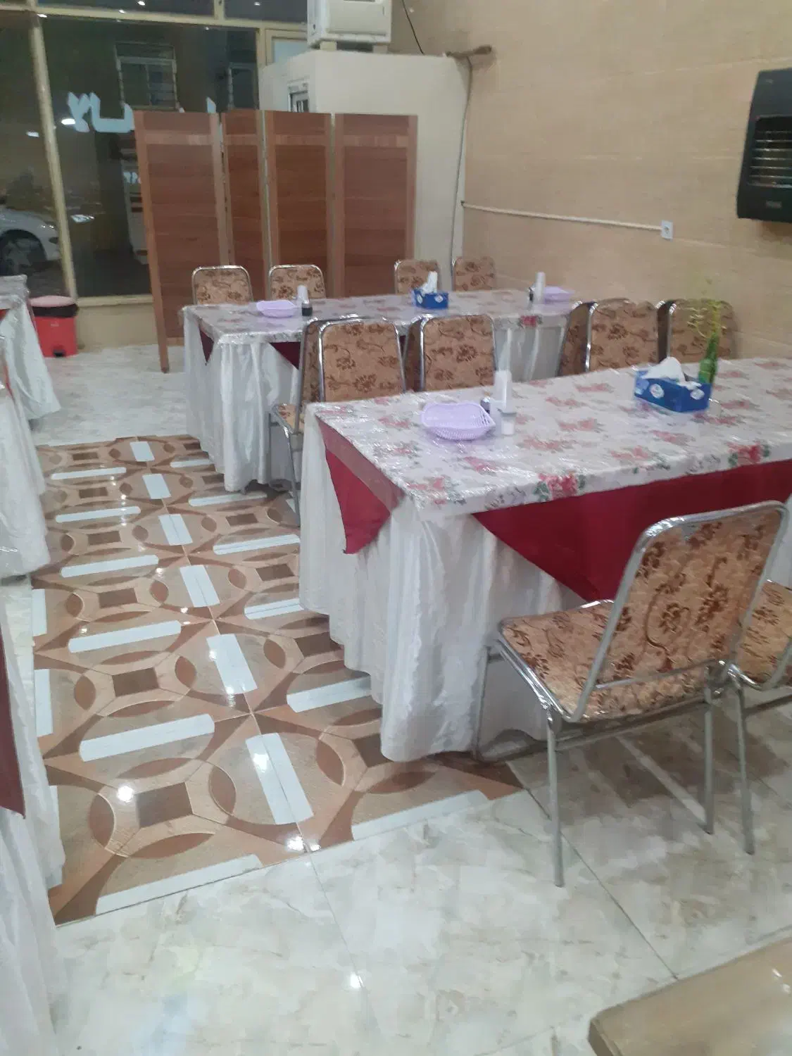 میز و صندلی رستوران|میز و صندلی غذاخوری|قروه, |دیوار