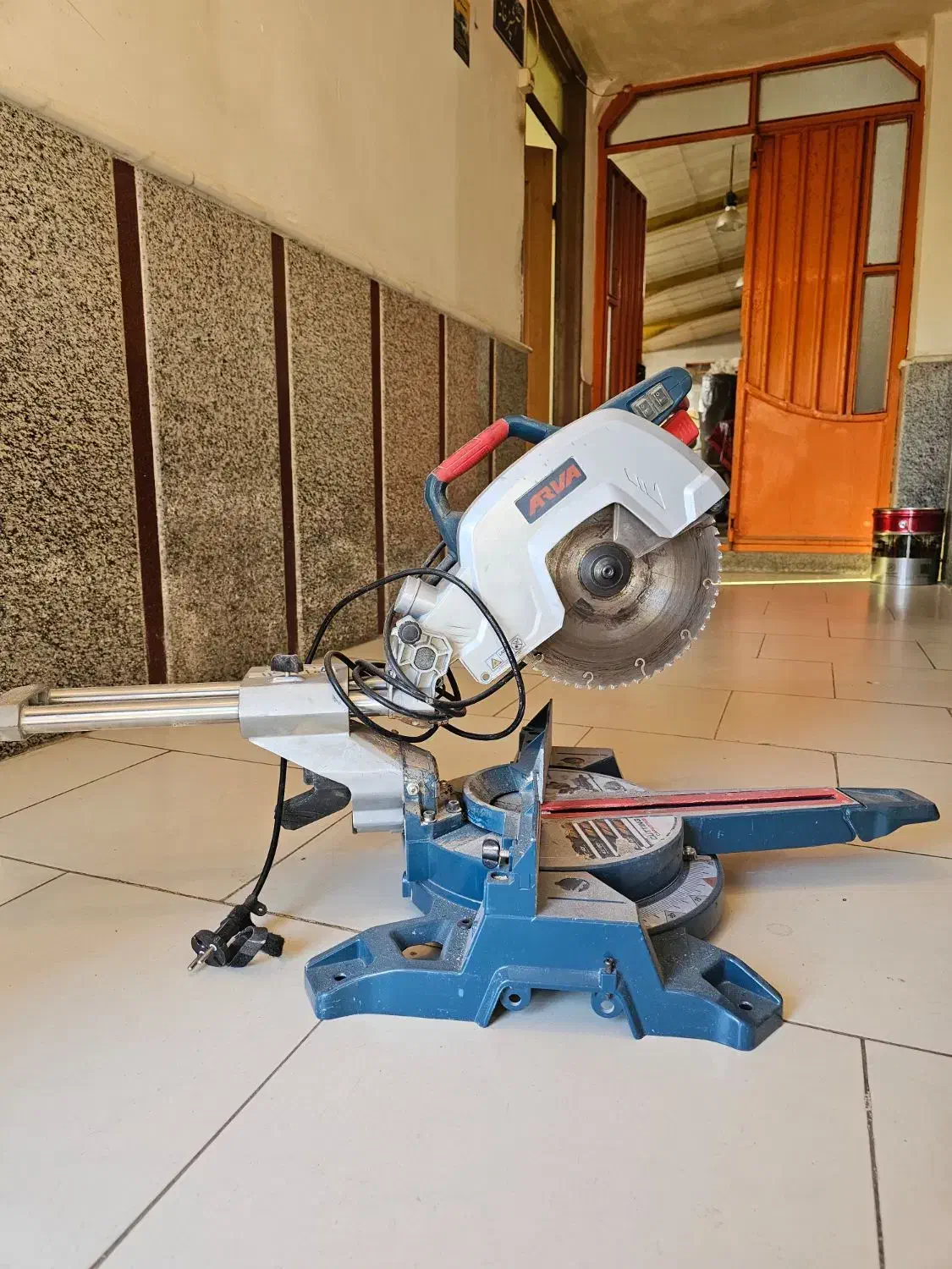 فارسی بر|ابزارآلات|سلماس, |دیوار