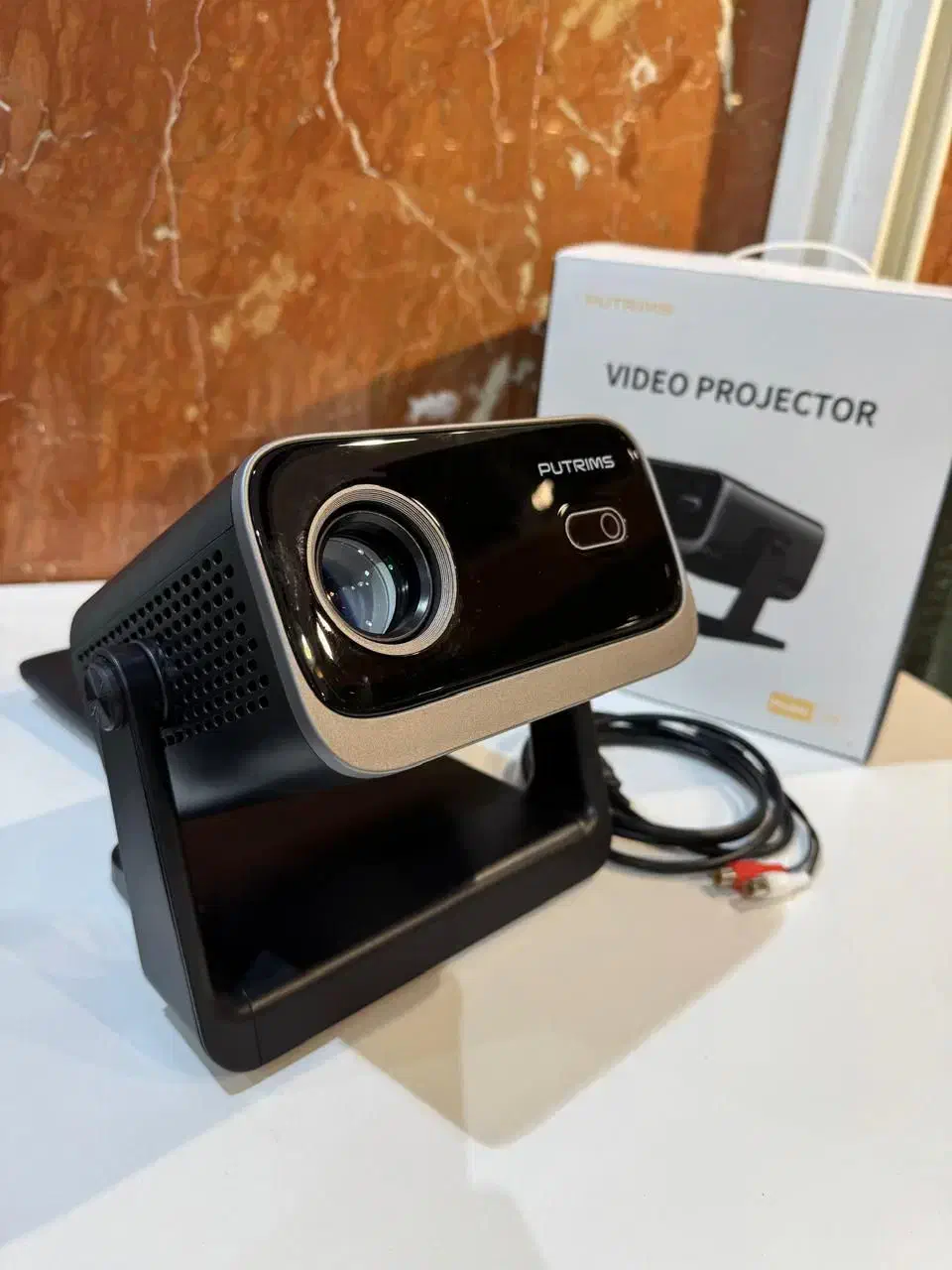 ویدیو پروژکتور|تلویزیون و پروژکتور|اندیشه, اندیشه فاز ۳|دیوار