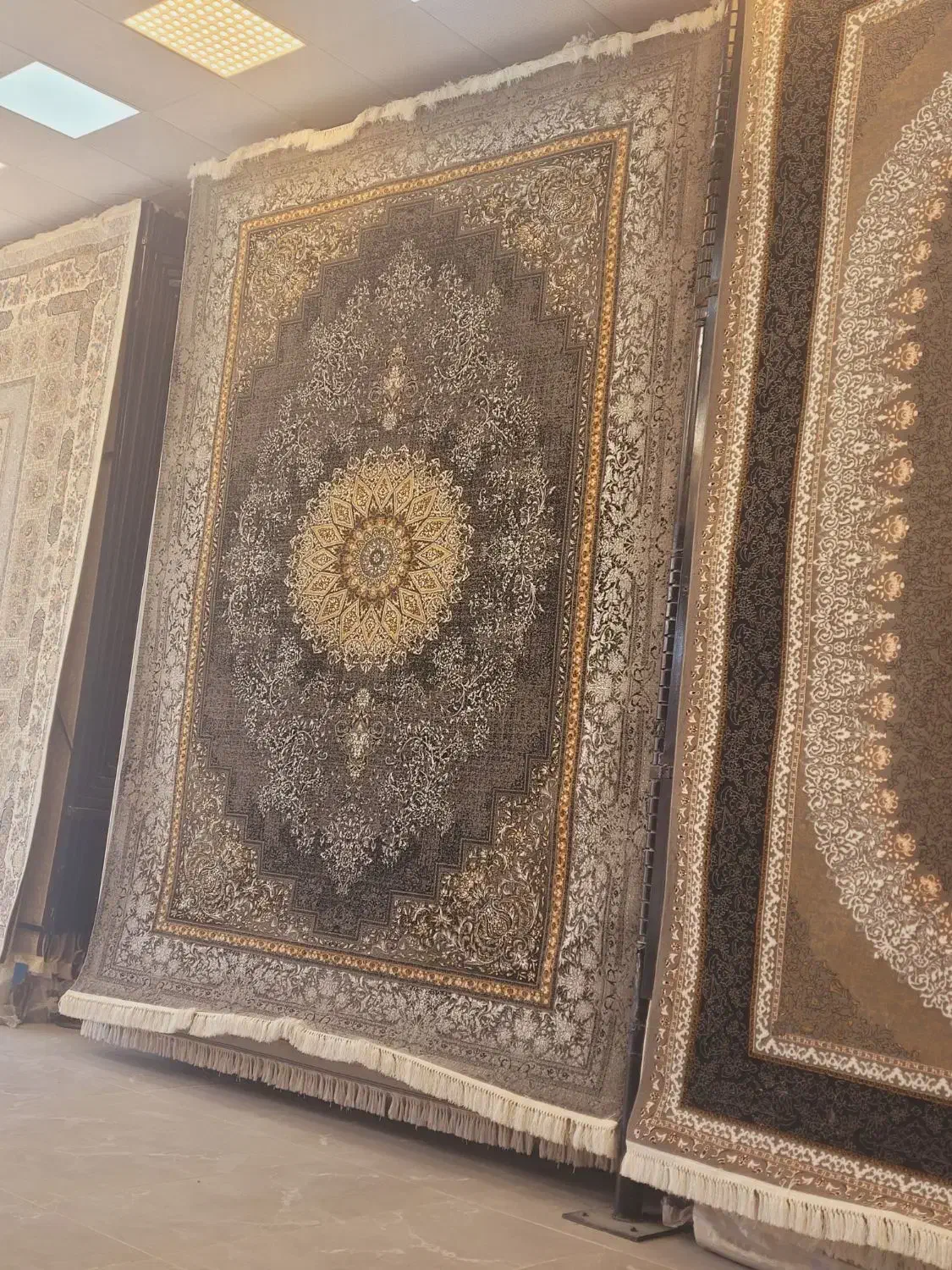 فرش۷۰۰شانه کد۹۰۹۹vip فوق لاکچری (سرای حسینی)|فرش|مشهد, وکیلآباد|دیوار