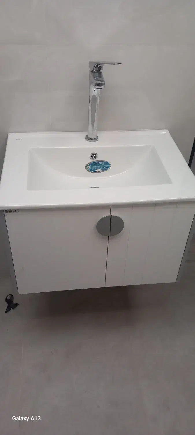 لوله کشی آب وفاضلاب. نصب شیرالات رادیاتور|خدمات پیشه و مهارت|کاشان, امیرکبیر|دیوار