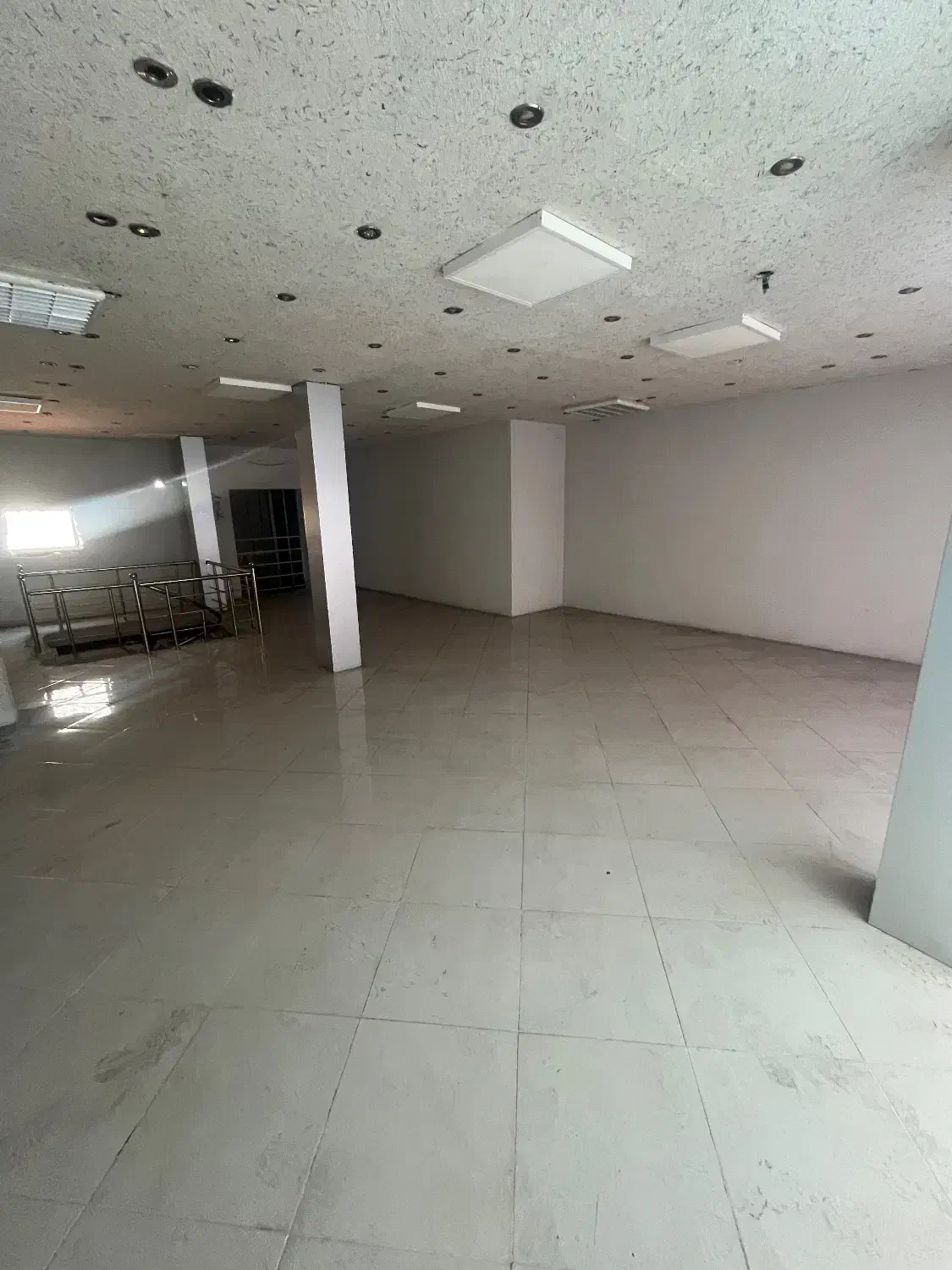 اجاره مغازه ۲۵۰ متری بر اصلی بلوار انصاری|اجارهٔ مغازه و غرفه|رشت, شهرک پردیسان|دیوار