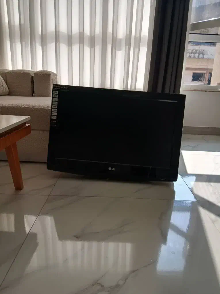 تلوزیون ال جی سالم و تمیز با زیر تلوزیون سالم|تلویزیون و پروژکتور|رشت, نیکمرام|دیوار