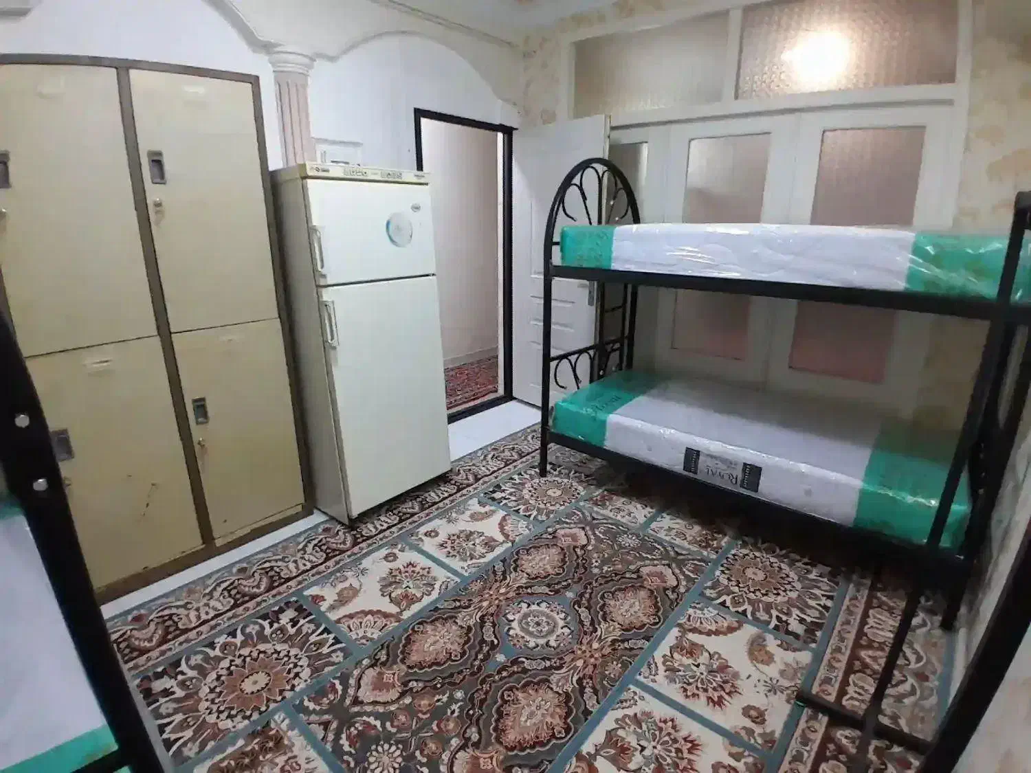 کارگر خدمات با جای خواب و بیمه و ناهار شام|استخدام معماری، عمران و ساختمانی|تهران, عباس‌آباد|دیوار